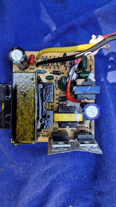 Der Converter ist defekt -> keine 12V -> nichts geht mehr
